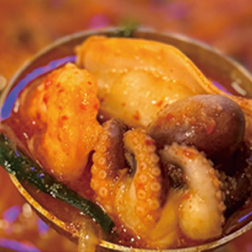 チュコプセ（イイダコとホルモンとエビの鍋）